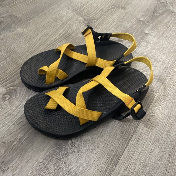 Chaco Z/2 Yellow Hiking Outdoor sandal men's size 10 - Picture 1 of 7